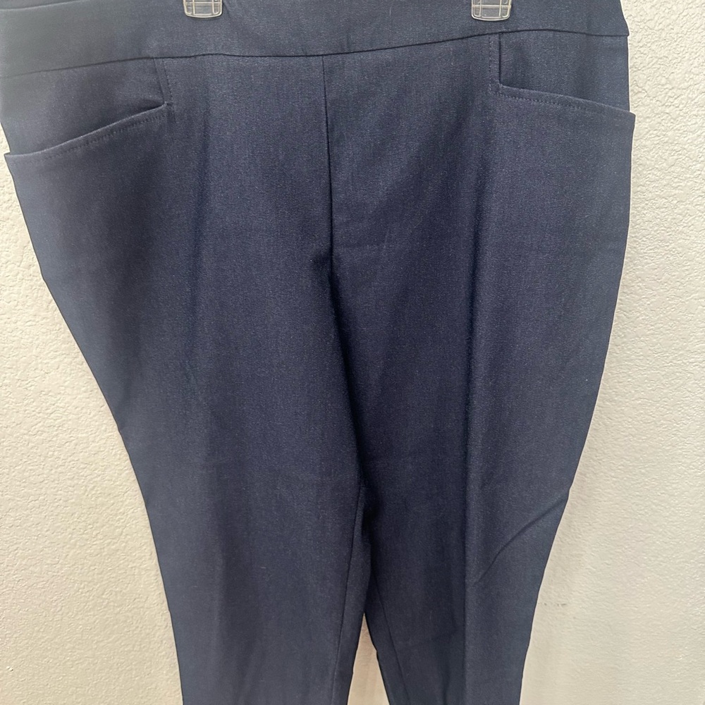 Time and Tru Women's Capris - Navy